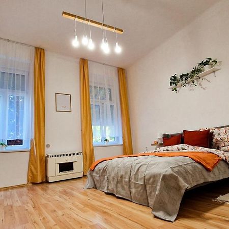 Appartement Pearl Apartman à Győr Extérieur photo