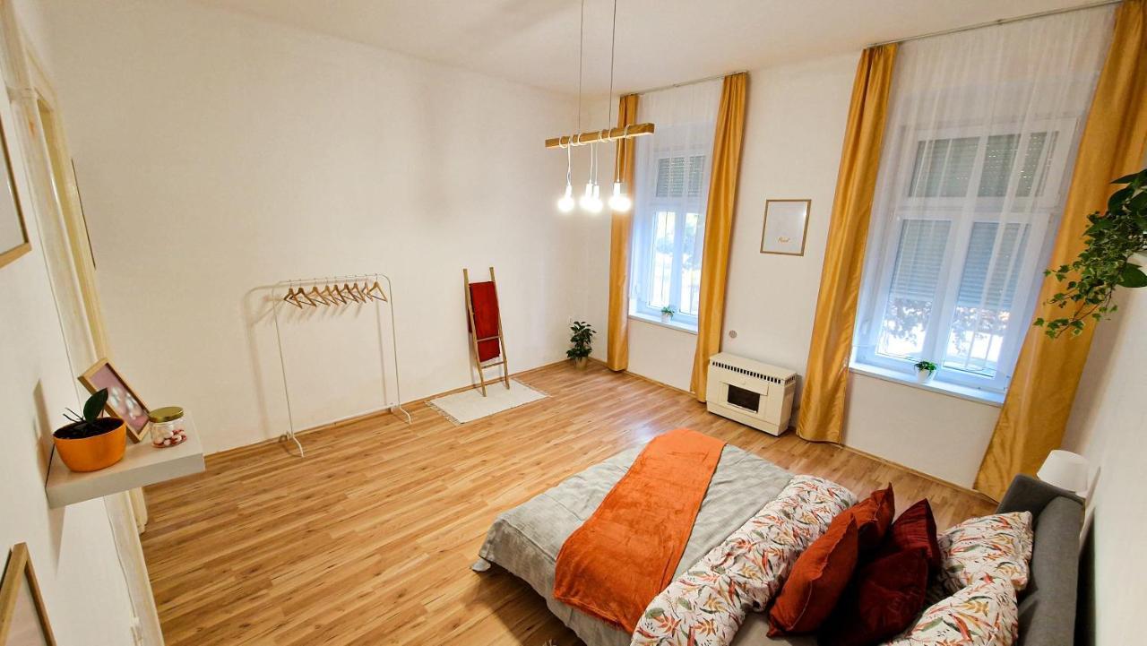 Appartement Pearl Apartman à Győr Extérieur photo
